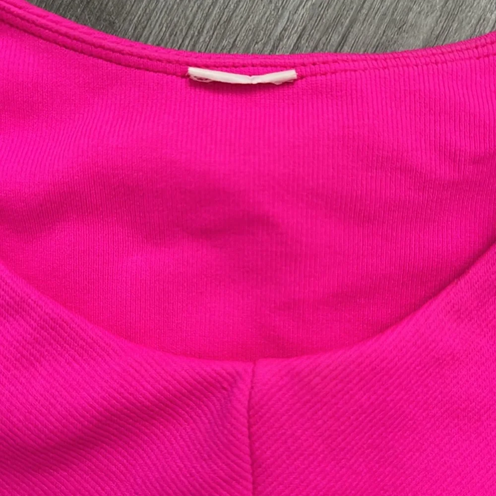 Fabletics - Keyhole Twist Tank Neon Pink - Size Small - Picture 6 of 8